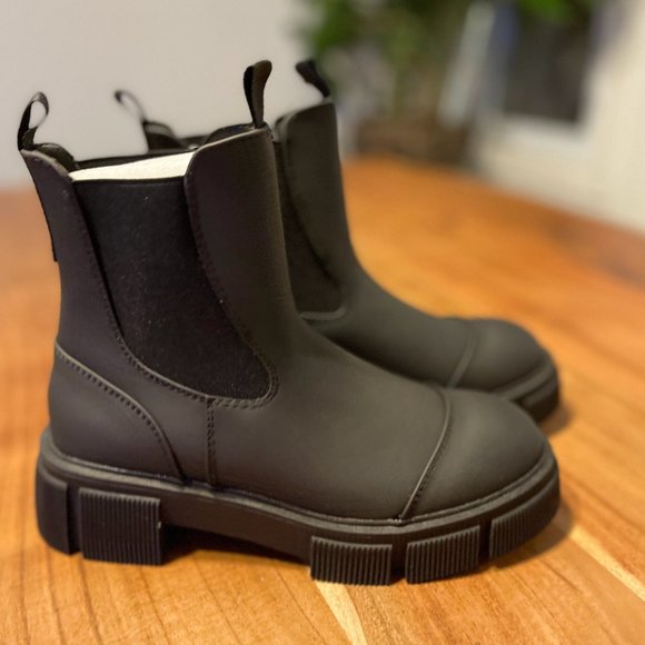 Black Rubberised Cleated Sole Ankle Chelsea Boot - Picture 5 of 10